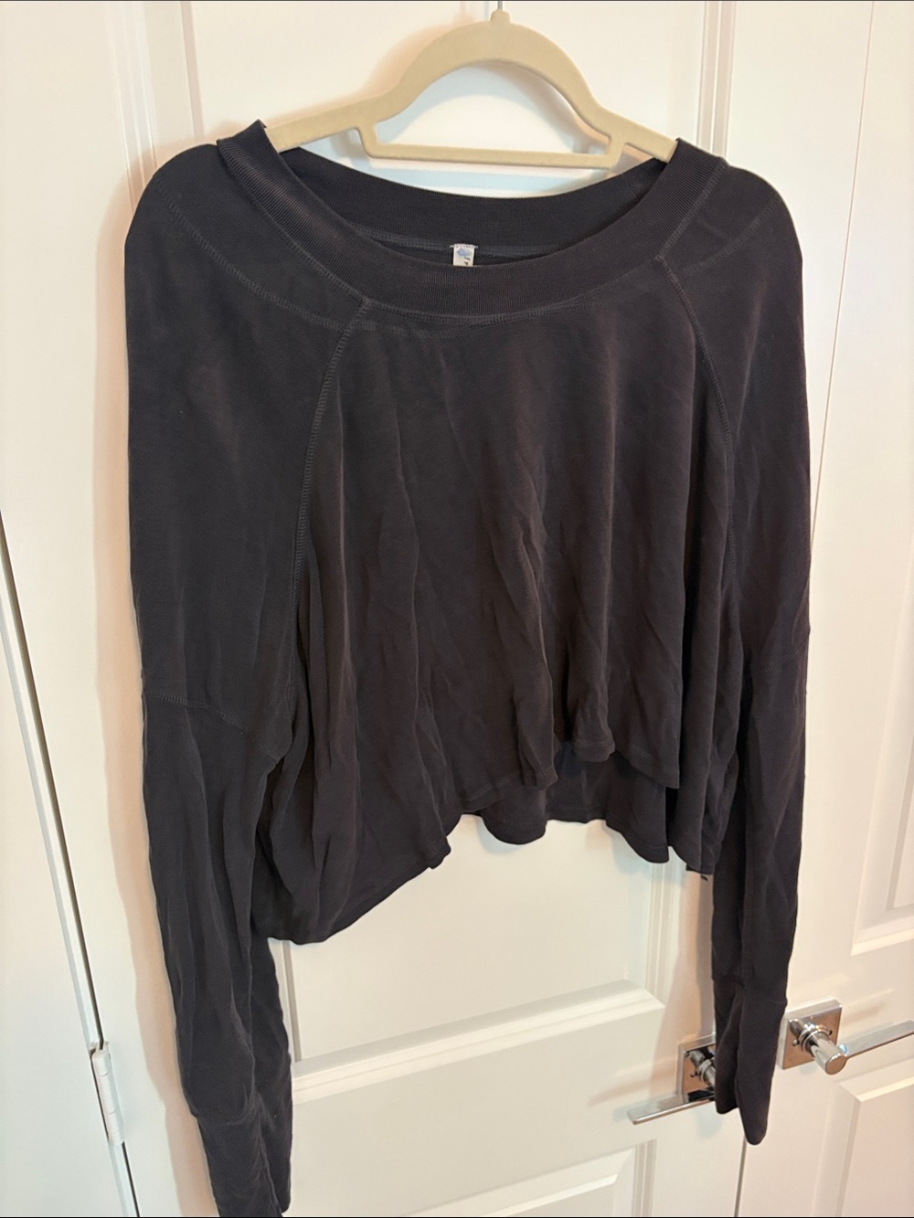 mine Black Cropped Pullover Sweatshirt